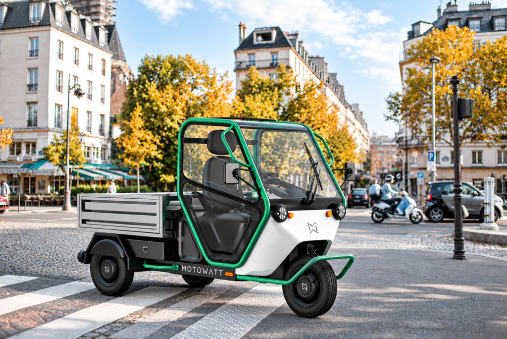 Triporteur Motowatt dans une rue de Paris